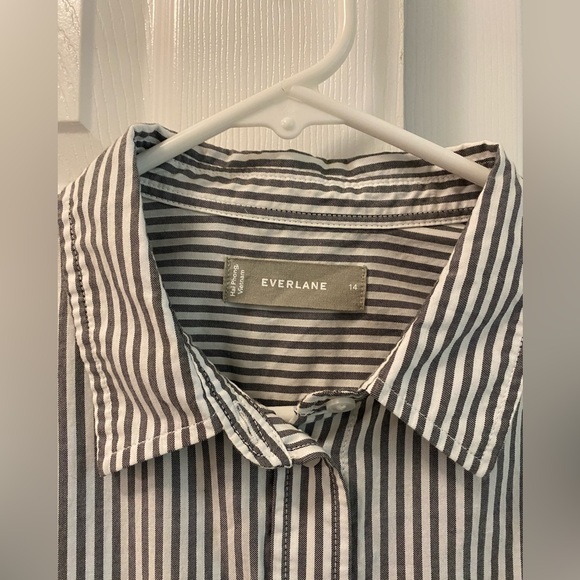 🕜 Everlane | The Must-Have Shirt In Silky Cotton | White/Gray Striped | 14 - Picture 10 of 11